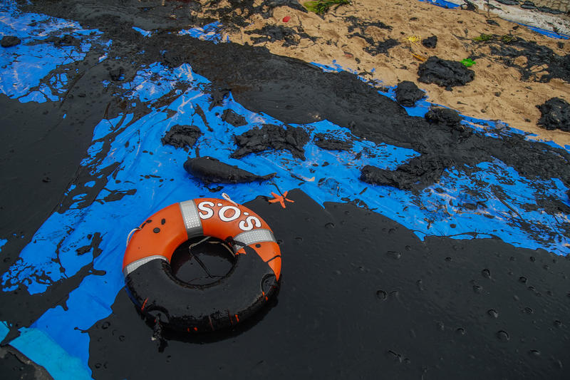 A life raft covered in oil.The Cop28 climate summit must set us free from fossil fuels