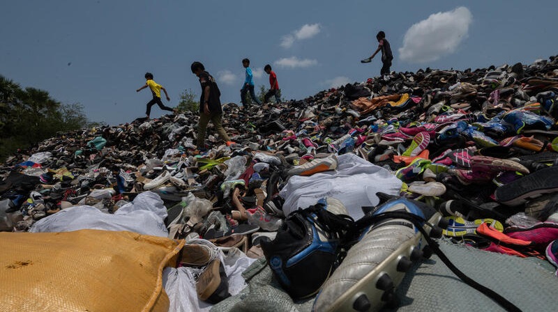 EU negotiators and observers say it's unlikely that a strong plastics treaty will be done this year due to some countries' "delaying tactics"